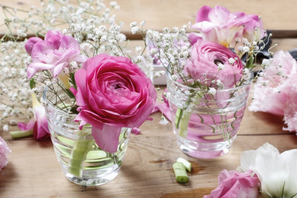 Cách cắm hoa đơn giản mà đẹp nhờ cốc thủy tinh
