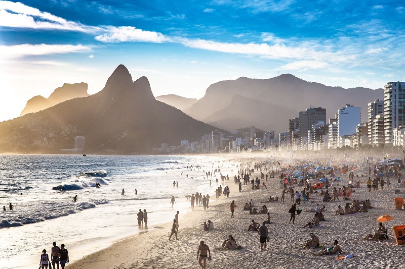 Bãi biển đẹp nhất Brazil - Copacabana