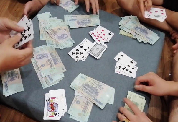 Hành vi đánh bạc ăn tiền trai pháp luật